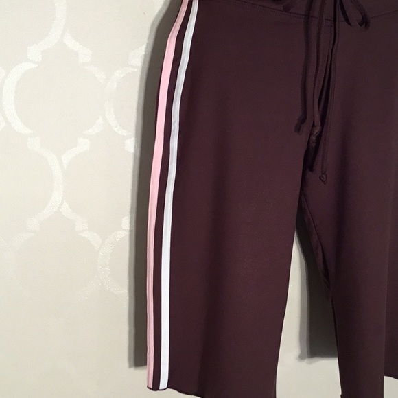 🆕SO SPORTY TANK & CAPRI SET - Picture 6 of 12